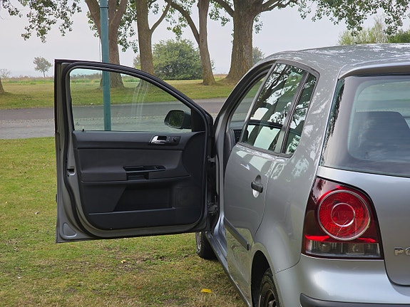 Volkswagen Polo 17 of 22
