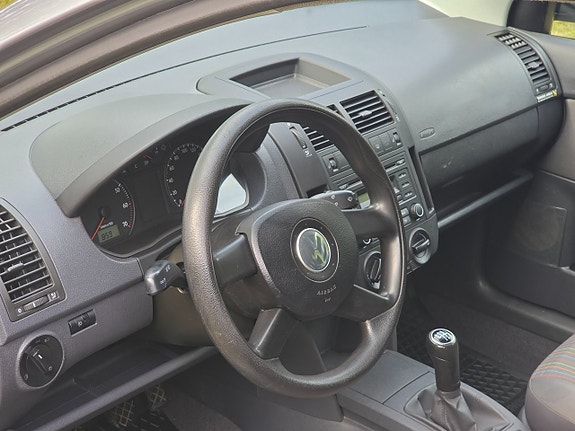 Volkswagen Polo 19 of 22
