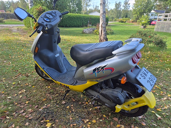 SYM Jet 4 of 5