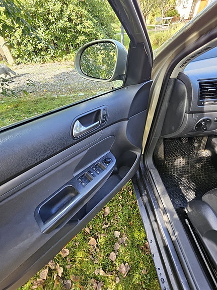 Volkswagen Golf V 14 of 14