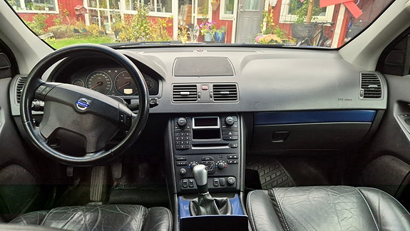 Volvo XC90 6 of 15