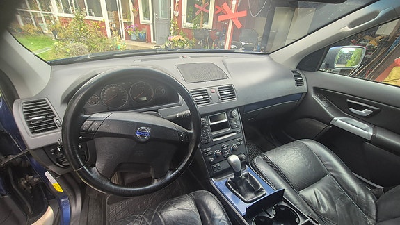 Volvo XC90 10 of 15