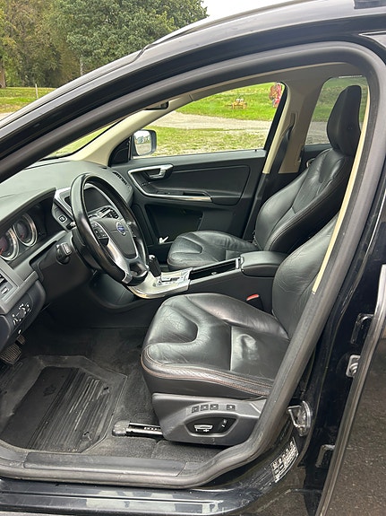 Volvo XC60 7 of 9