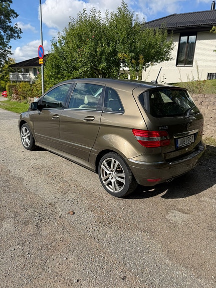Mercedes-Benz B200 5 of 9