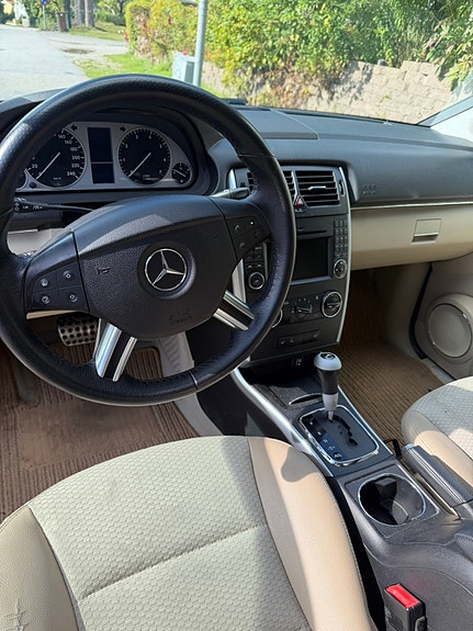 Mercedes-Benz B200 7 of 9