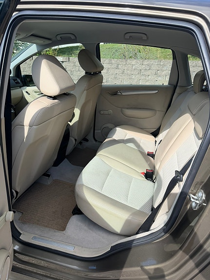 Mercedes-Benz B200 6 of 9