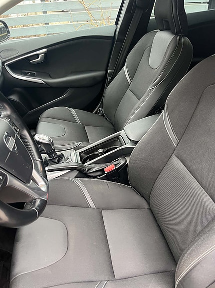 Volvo V40 2 of 5