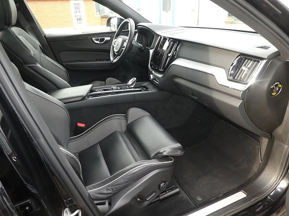 Volvo XC60 13 of 19