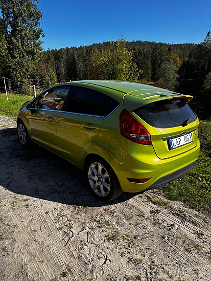 Ford Fiesta 4 of 5