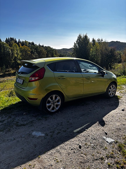 Ford Fiesta 2 of 5