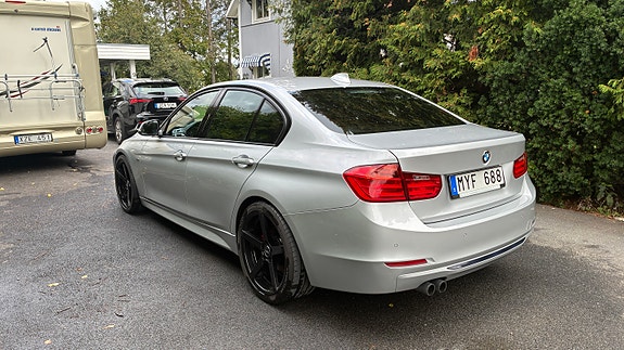BMW 328i 3 of 8