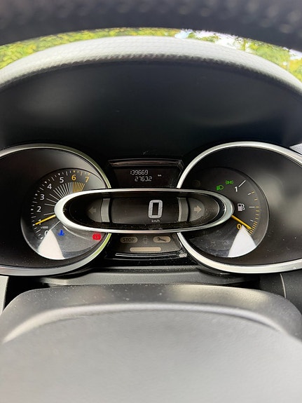 Renault Clio 7 of 9