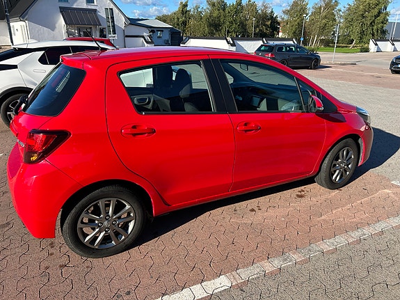 Toyota Yaris 2 of 7