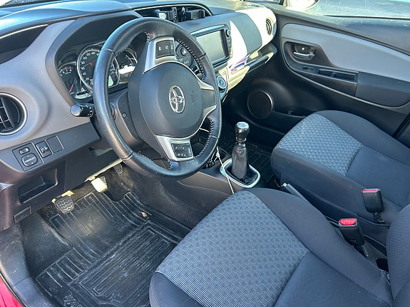 Toyota Yaris 4 of 7