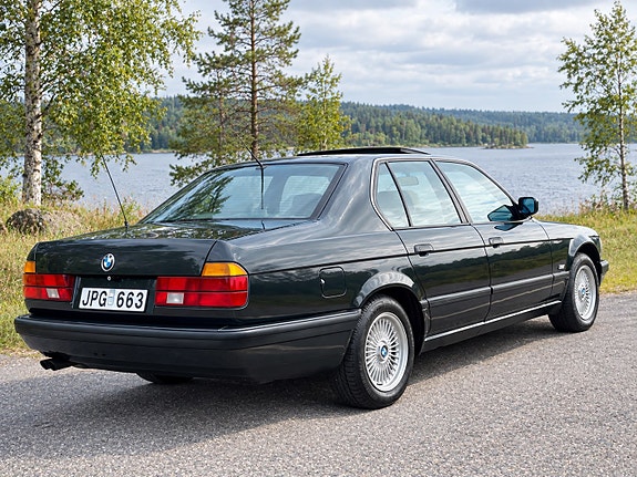BMW 730i 2 of 13