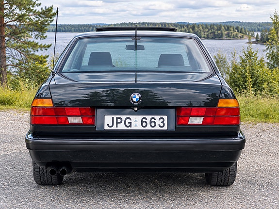 BMW 730i 6 of 13