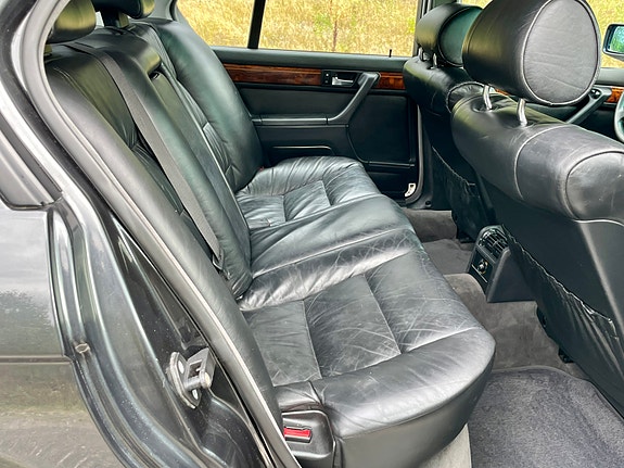BMW 730i 11 of 13