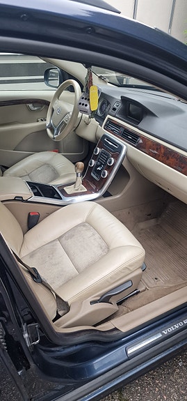 Volvo V70 6 of 8