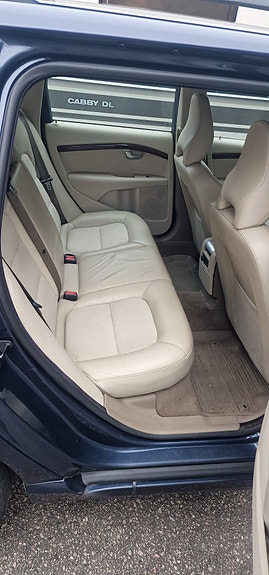 Volvo V70 7 of 8