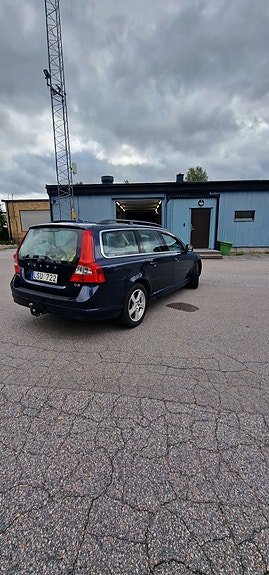 Volvo V70 3 of 8