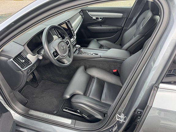 Volvo V90 10 of 17