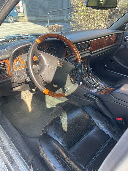 Jaguar XJ 7 of 8
