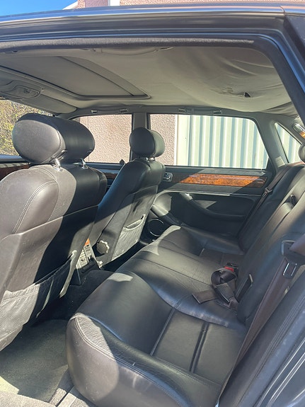 Jaguar XJ 5 of 8