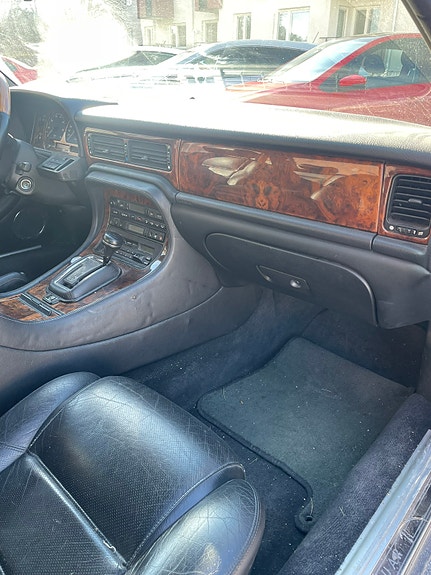 Jaguar XJ 8 of 8