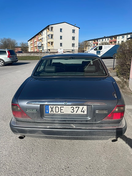 Jaguar XJ 3 of 8