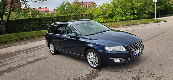 Volvo V70 3 of 7
