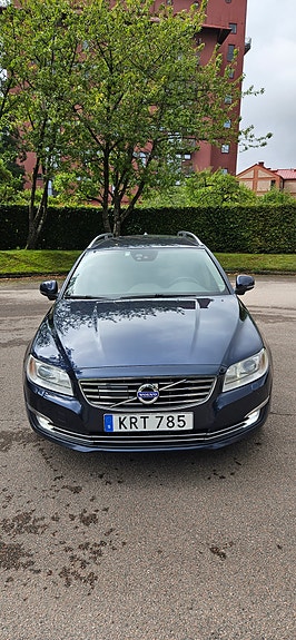 Volvo V70 2 of 7