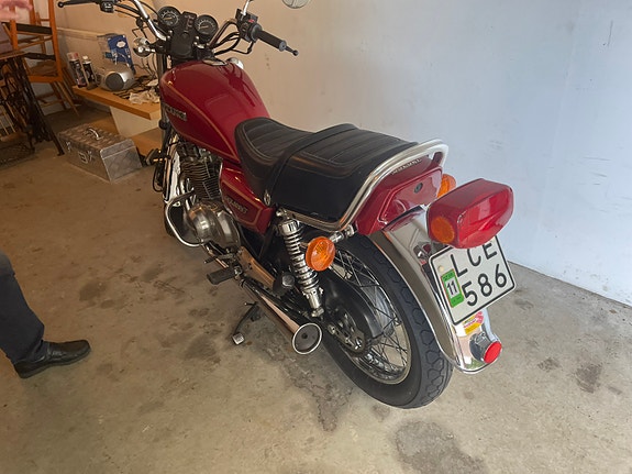 Suzuki GSX 400 T 2 of 4