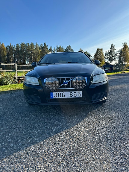 Volvo V70 2 of 5