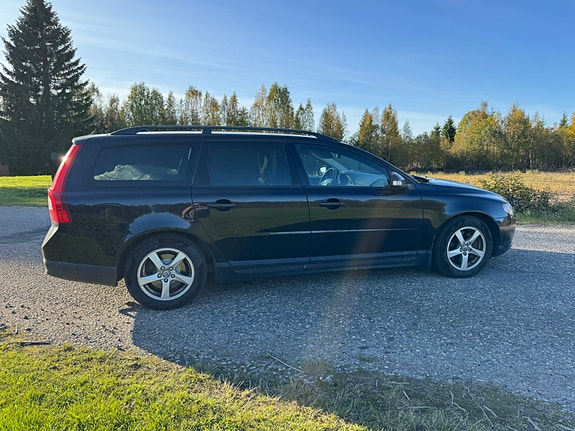 Volvo V70 4 of 5