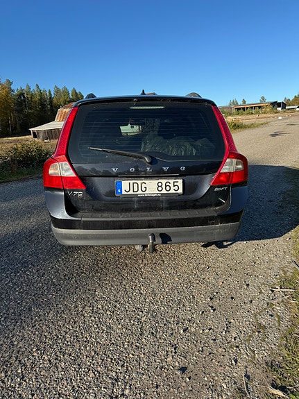 Volvo V70 3 of 5