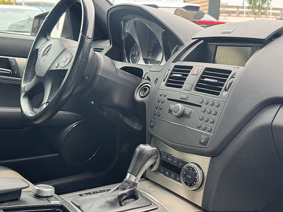 Mercedes-Benz C180 4 of 9