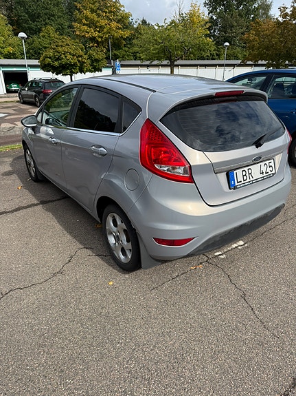 Ford Fiesta 4 of 7
