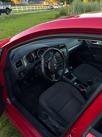 Volkswagen Golf VII 2 of 3