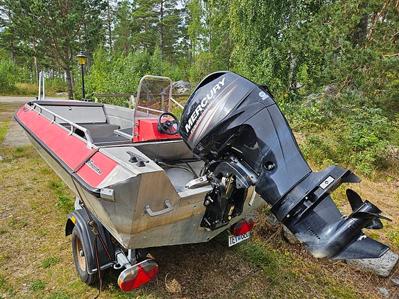 Buster RS med Mercury 50hk motor och trailer 3 of 5
