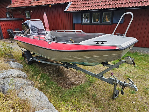 Buster RS med Mercury 50hk motor och trailer 2 of 5