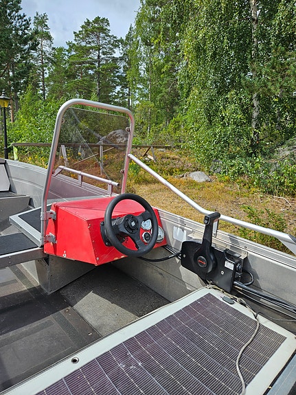 Buster RS med Mercury 50hk motor och trailer 4 of 5