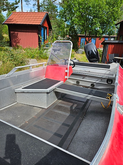 Buster RS med Mercury 50hk motor och trailer 5 of 5