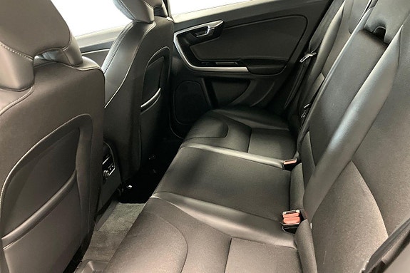 Volvo V60 12 of 30