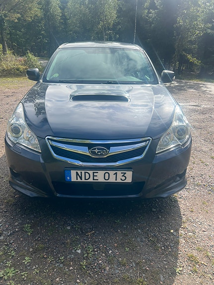 Subaru Legacy 2 of 9