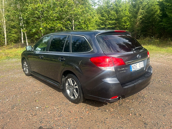 Subaru Legacy 4 of 9