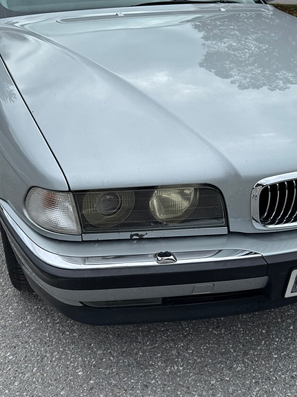 BMW 740i 10 of 13