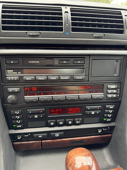 BMW 740i 9 of 13