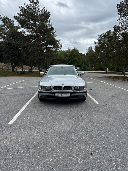 BMW 740i 2 of 13