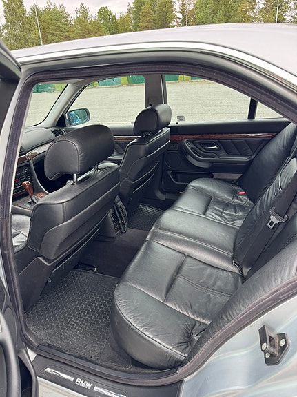 BMW 740i 7 of 13