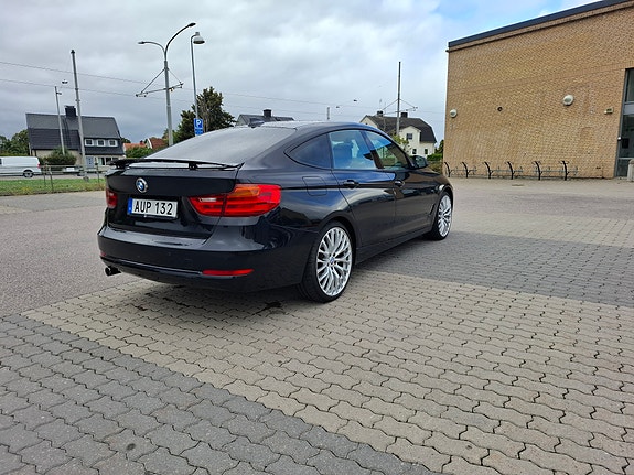 BMW 320d 2 of 7